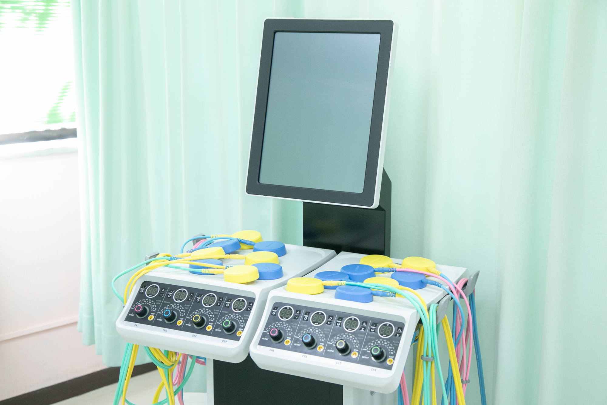 低周波治療器・干渉電流型低周波治療器組合せ理学療法機器（カイネタイザー）